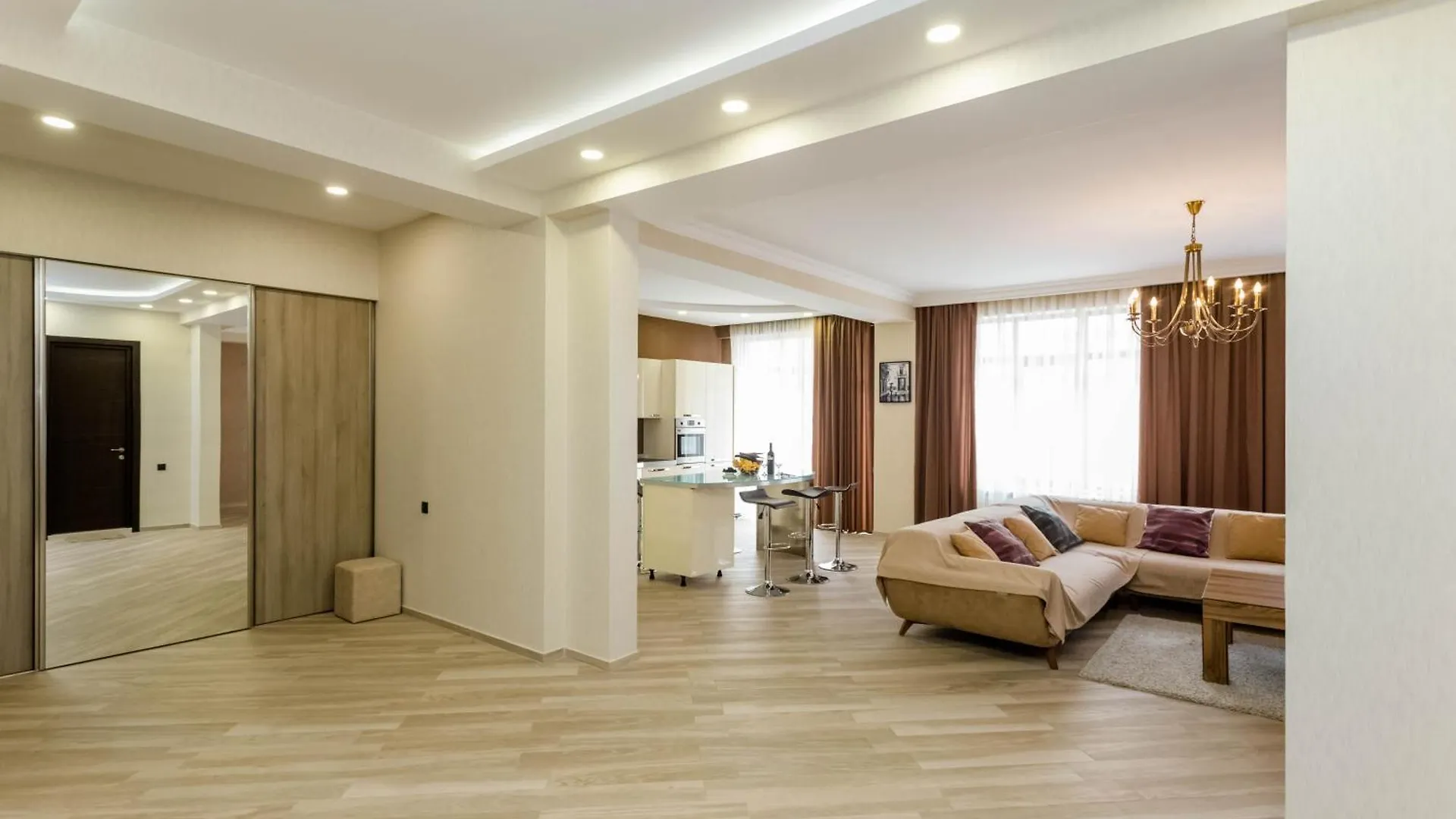 Downtown Spacious Apartment Tiflis